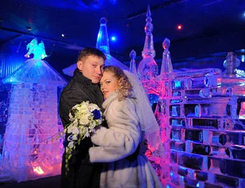 Москвичи проводят свадьбы во льдах